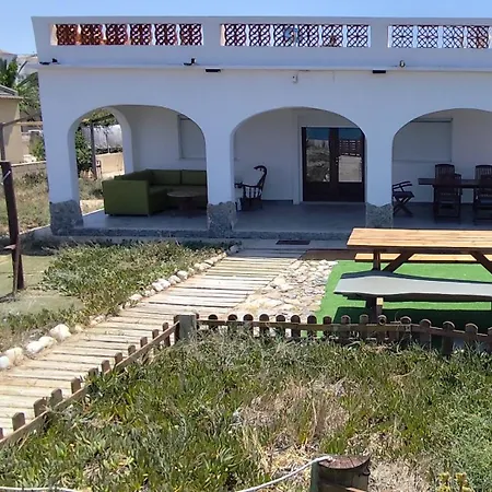 The House -- Casa En Primera Linea De Playa - *