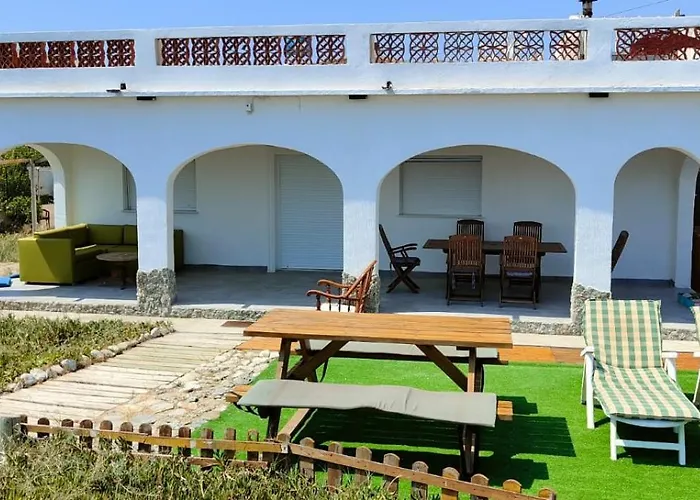 The House -- Casa En Primera Linea De Playa -